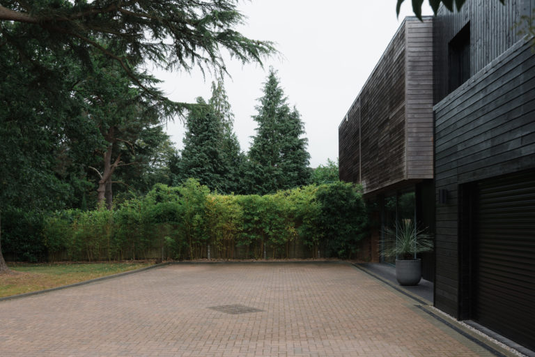 GERRARDS CROSS, BUCKINGHAMSHIRE - SL9 - SHOOTFACTORY - OTHER UK HOUSES