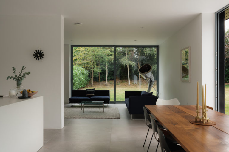 GERRARDS CROSS, BUCKINGHAMSHIRE - SL9 - SHOOTFACTORY - OTHER UK HOUSES