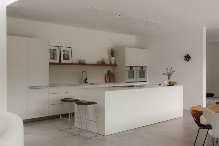 GERRARDS CROSS, BUCKINGHAMSHIRE - SL9 - SHOOTFACTORY - OTHER UK HOUSES