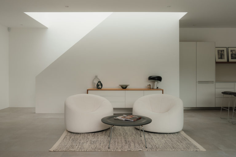 GERRARDS CROSS, BUCKINGHAMSHIRE - SL9 - SHOOTFACTORY - OTHER UK HOUSES