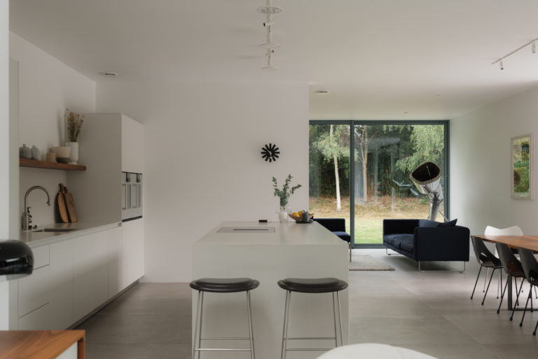 GERRARDS CROSS, BUCKINGHAMSHIRE - SL9 - SHOOTFACTORY - OTHER UK HOUSES
