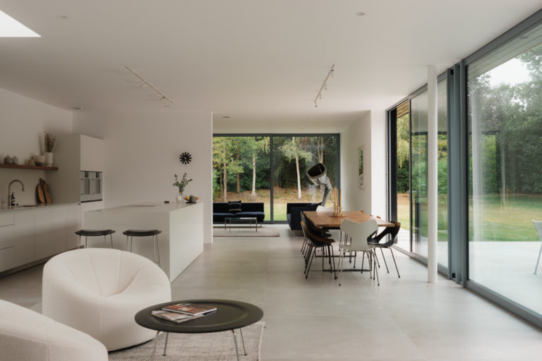 GERRARDS CROSS, BUCKINGHAMSHIRE - SL9 - SHOOTFACTORY - OTHER UK HOUSES