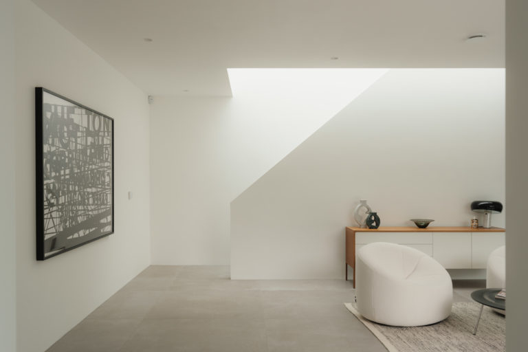GERRARDS CROSS, BUCKINGHAMSHIRE - SL9 - SHOOTFACTORY - OTHER UK HOUSES