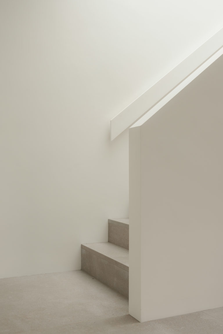 GERRARDS CROSS, BUCKINGHAMSHIRE - SL9 - SHOOTFACTORY - OTHER UK HOUSES