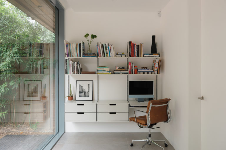 GERRARDS CROSS, BUCKINGHAMSHIRE - SL9 - SHOOTFACTORY - OTHER UK HOUSES