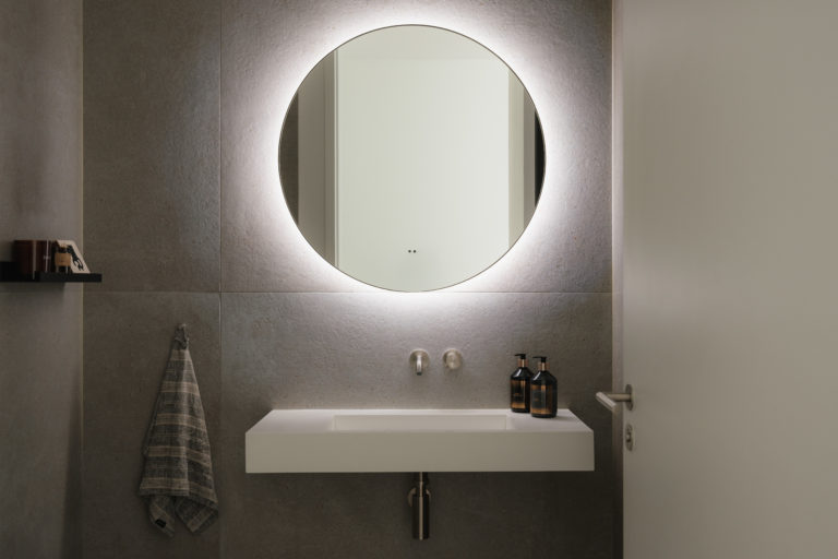 GERRARDS CROSS, BUCKINGHAMSHIRE - SL9 - SHOOTFACTORY - OTHER UK HOUSES