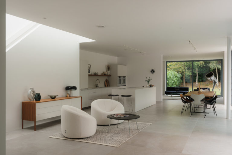 GERRARDS CROSS, BUCKINGHAMSHIRE - SL9 - SHOOTFACTORY - OTHER UK HOUSES