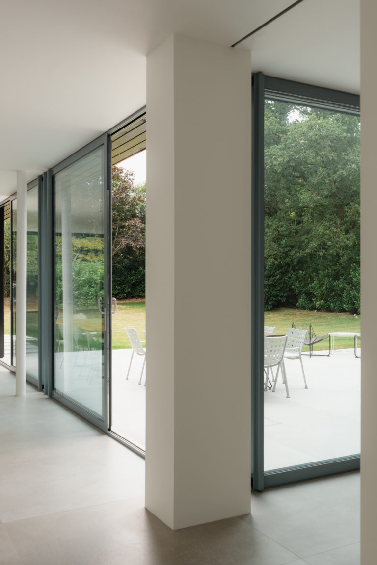 GERRARDS CROSS, BUCKINGHAMSHIRE - SL9 - SHOOTFACTORY - OTHER UK HOUSES