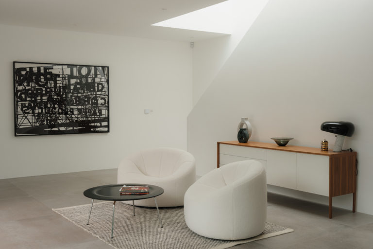 GERRARDS CROSS, BUCKINGHAMSHIRE - SL9 - SHOOTFACTORY - OTHER UK HOUSES