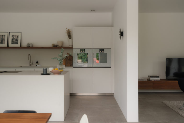 GERRARDS CROSS, BUCKINGHAMSHIRE - SL9 - SHOOTFACTORY - OTHER UK HOUSES