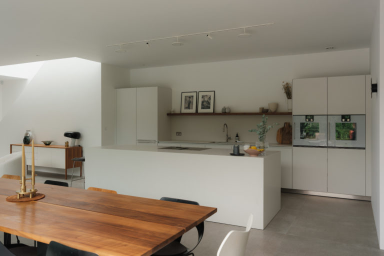 GERRARDS CROSS, BUCKINGHAMSHIRE - SL9 - SHOOTFACTORY - OTHER UK HOUSES
