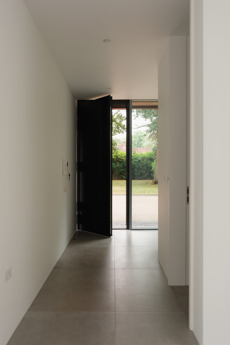 GERRARDS CROSS, BUCKINGHAMSHIRE - SL9 - SHOOTFACTORY - OTHER UK HOUSES