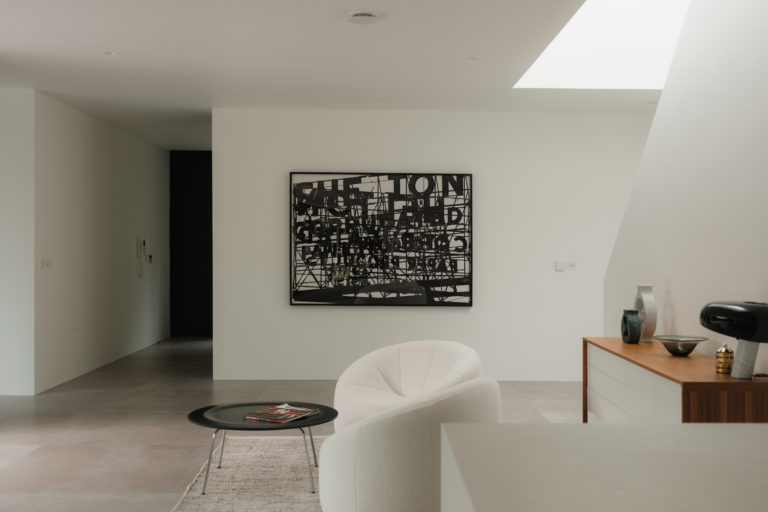 GERRARDS CROSS, BUCKINGHAMSHIRE - SL9 - SHOOTFACTORY - OTHER UK HOUSES