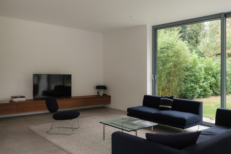 GERRARDS CROSS, BUCKINGHAMSHIRE - SL9 - SHOOTFACTORY - OTHER UK HOUSES