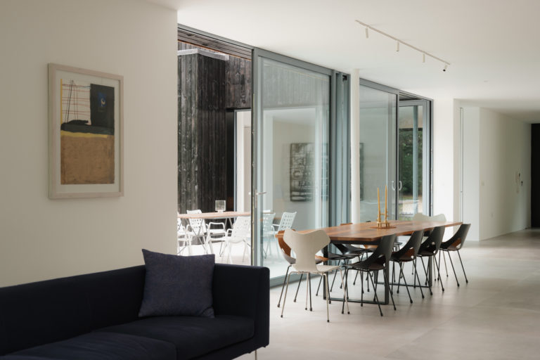 GERRARDS CROSS, BUCKINGHAMSHIRE - SL9 - SHOOTFACTORY - OTHER UK HOUSES