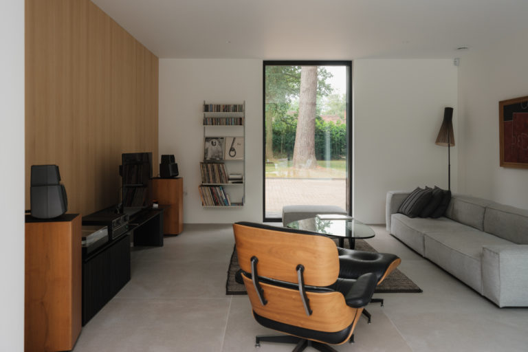 GERRARDS CROSS, BUCKINGHAMSHIRE - SL9 - SHOOTFACTORY - OTHER UK HOUSES