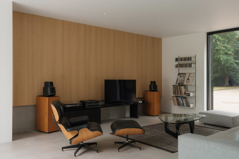 GERRARDS CROSS, BUCKINGHAMSHIRE - SL9 - SHOOTFACTORY - OTHER UK HOUSES