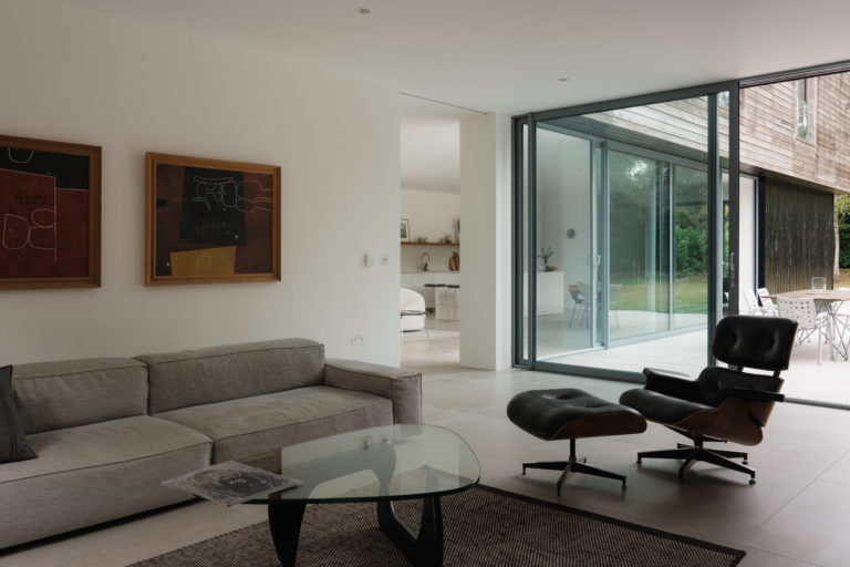 GERRARDS CROSS, BUCKINGHAMSHIRE - SL9 - SHOOTFACTORY - OTHER UK HOUSES