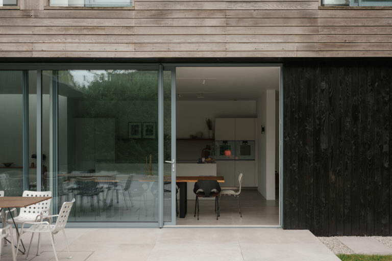 GERRARDS CROSS, BUCKINGHAMSHIRE - SL9 - SHOOTFACTORY - OTHER UK HOUSES