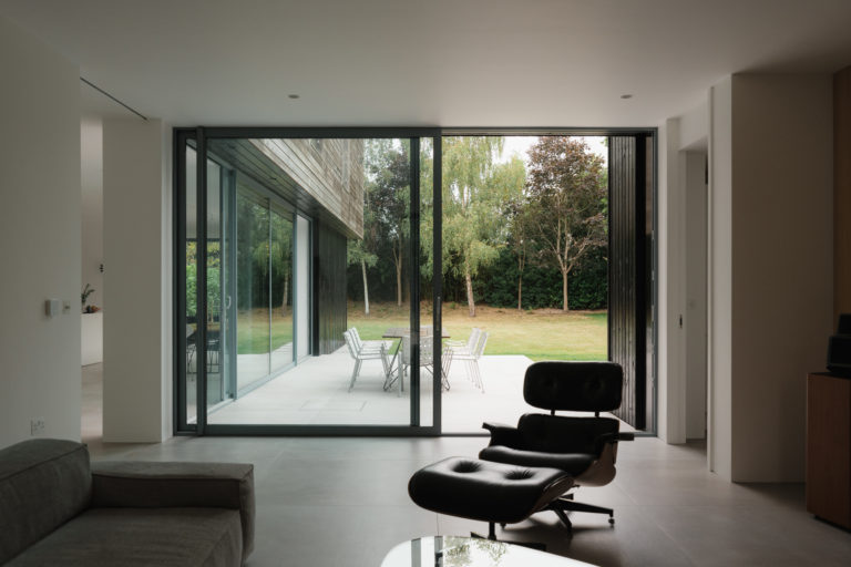 GERRARDS CROSS, BUCKINGHAMSHIRE - SL9 - SHOOTFACTORY - OTHER UK HOUSES