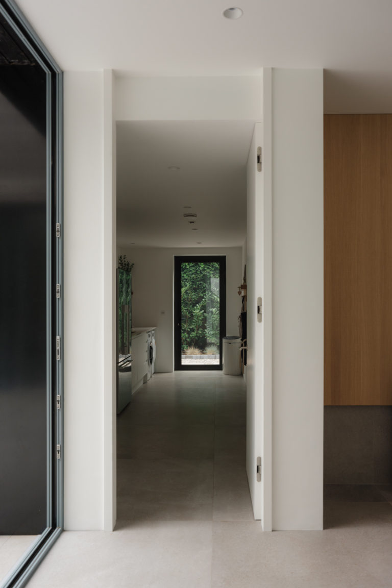 GERRARDS CROSS, BUCKINGHAMSHIRE - SL9 - SHOOTFACTORY - OTHER UK HOUSES