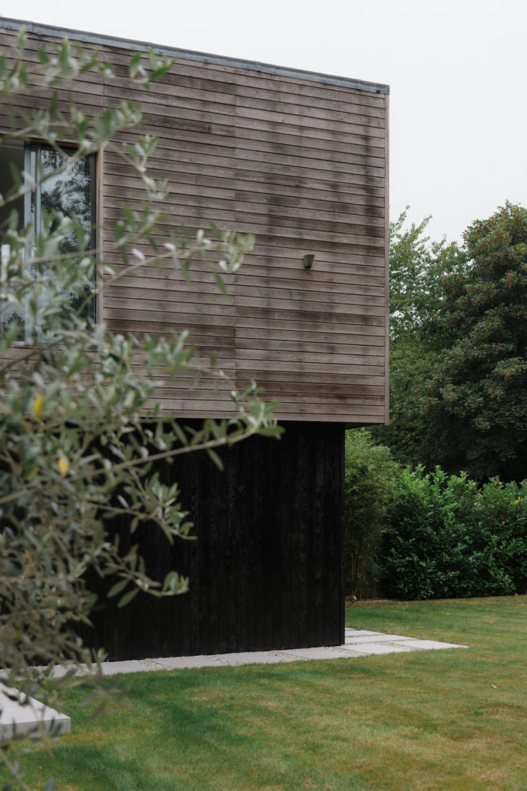GERRARDS CROSS, BUCKINGHAMSHIRE - SL9 - SHOOTFACTORY - OTHER UK HOUSES