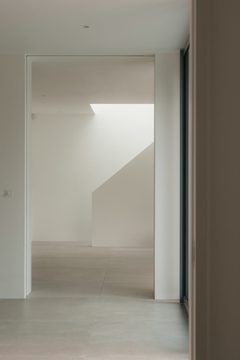 GERRARDS CROSS, BUCKINGHAMSHIRE - SL9 - SHOOTFACTORY - OTHER UK HOUSES
