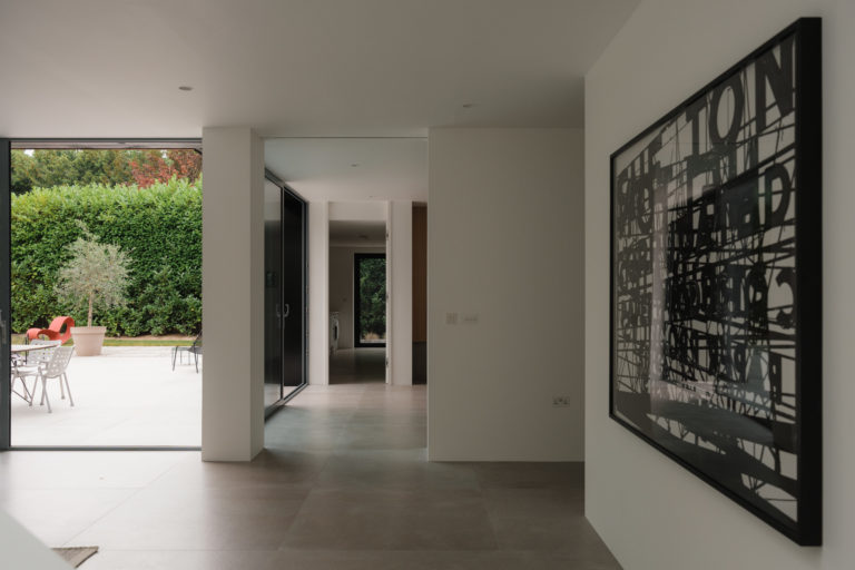 GERRARDS CROSS, BUCKINGHAMSHIRE - SL9 - SHOOTFACTORY - OTHER UK HOUSES