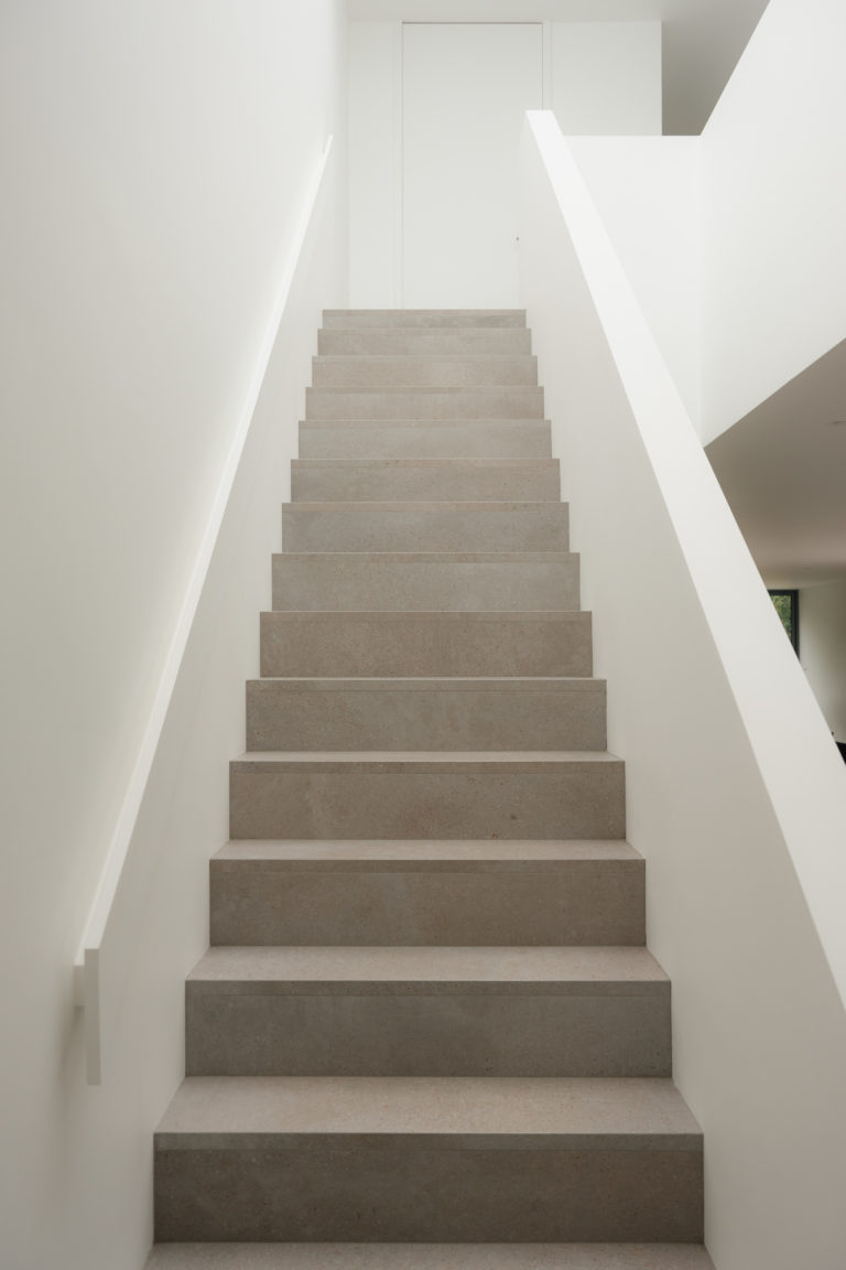 GERRARDS CROSS, BUCKINGHAMSHIRE - SL9 - SHOOTFACTORY - OTHER UK HOUSES