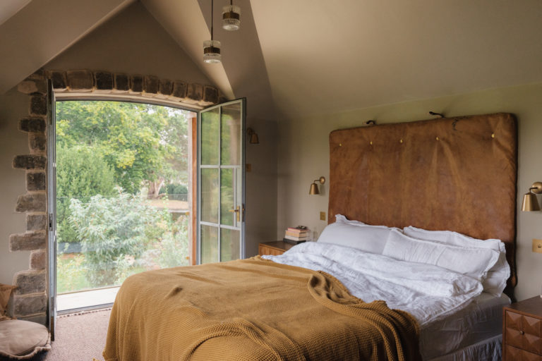 WISTERIA COTTAGE, FRENSHAM - GU10