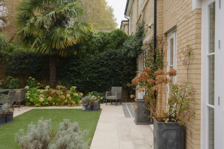 ASH, LONDON - SW11 - SHOOTFACTORY - LONDON HOUSES