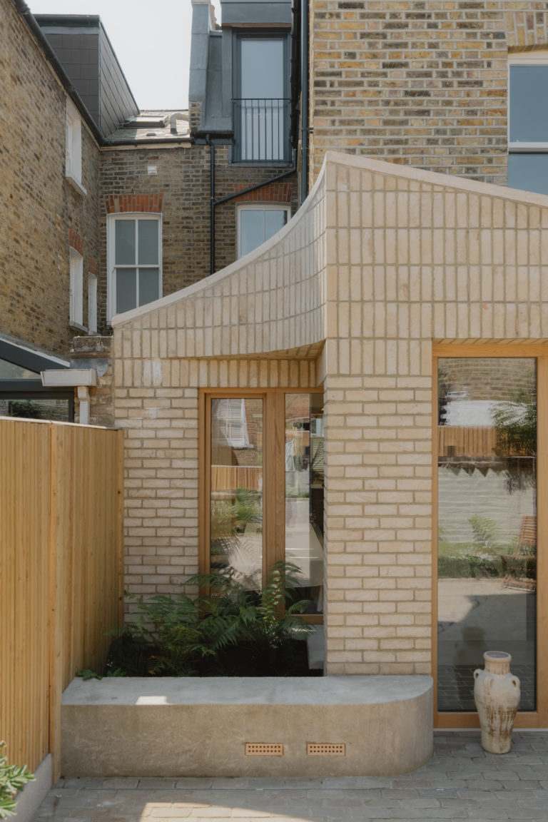 CLAPHAM LONDON, SW4 - SHOOTFACTORY - LONDON HOUSES