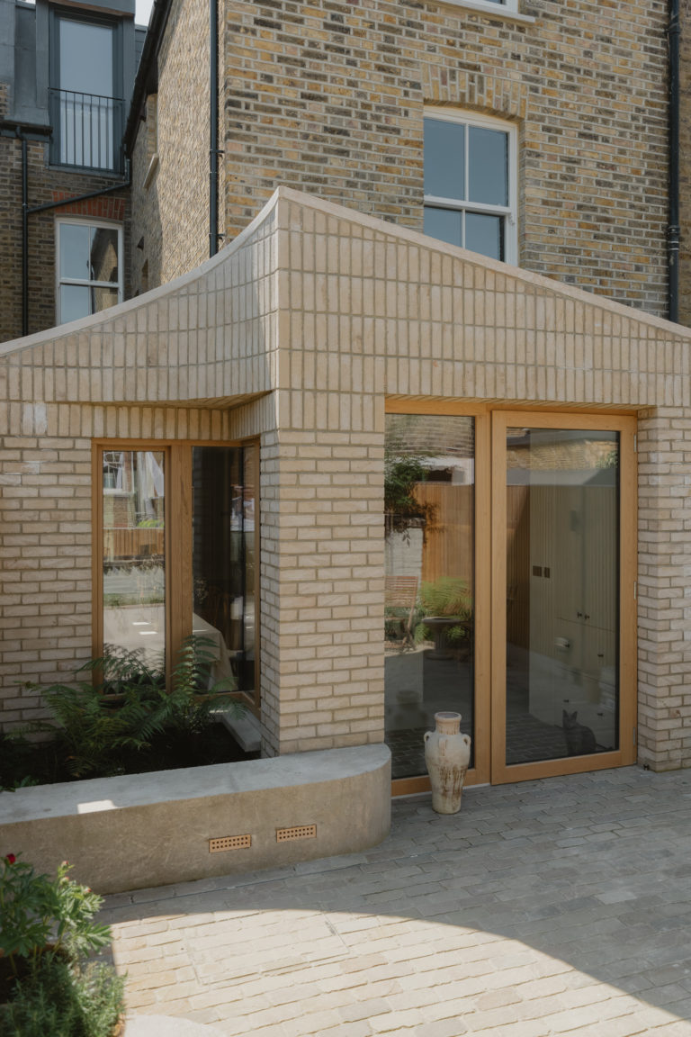 CLAPHAM LONDON, SW4 - SHOOTFACTORY - LONDON HOUSES