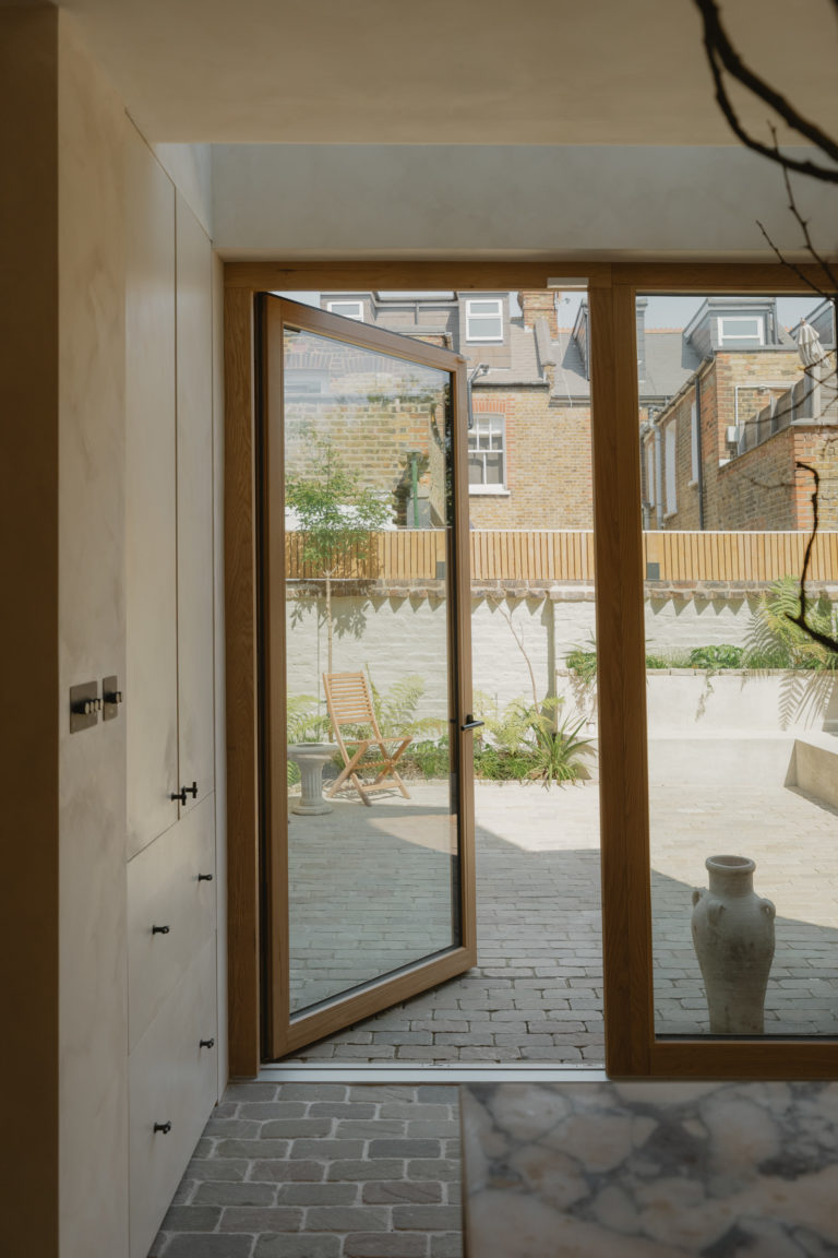 CLAPHAM LONDON, SW4 - SHOOTFACTORY - LONDON HOUSES