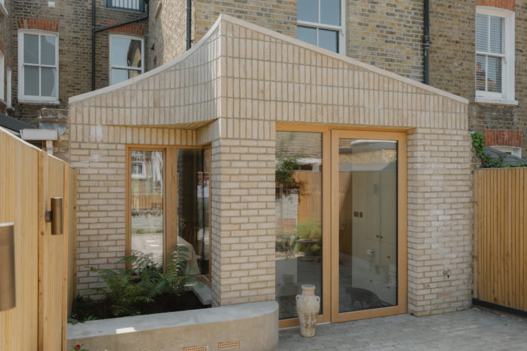 CLAPHAM LONDON, SW4 - SHOOTFACTORY - LONDON HOUSES