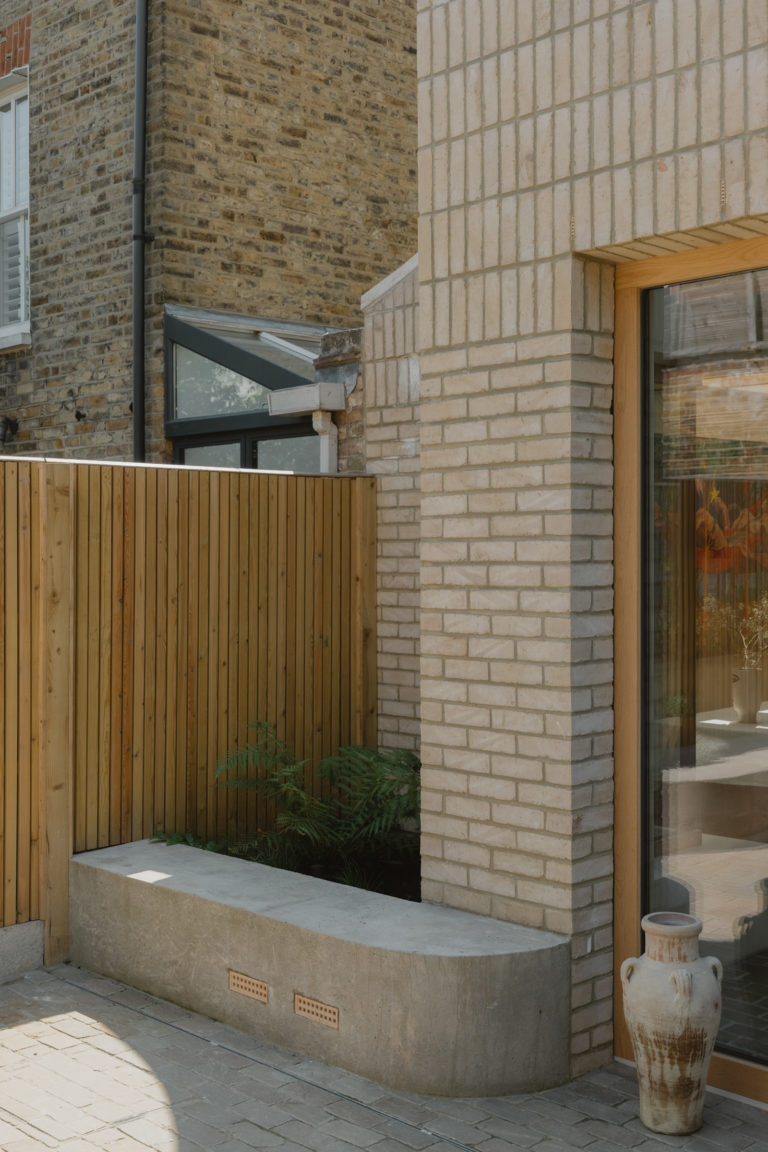 CLAPHAM LONDON, SW4 - SHOOTFACTORY - LONDON HOUSES