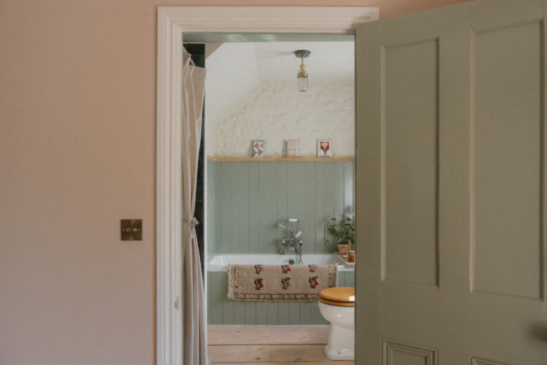 EMMANUEL GLOUCESTERSHIRE, GL54 - 4 - SHOOTFACTORY - OTHER UK HOUSES