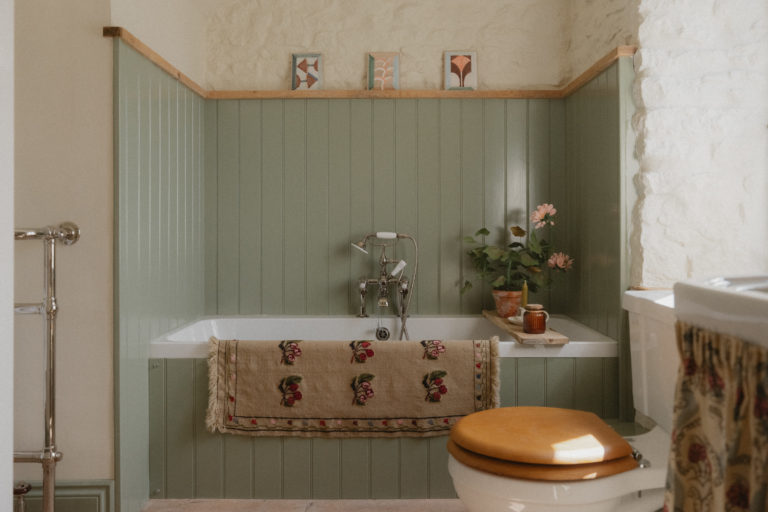 EMMANUEL GLOUCESTERSHIRE, GL54 - 4 - SHOOTFACTORY - OTHER UK HOUSES