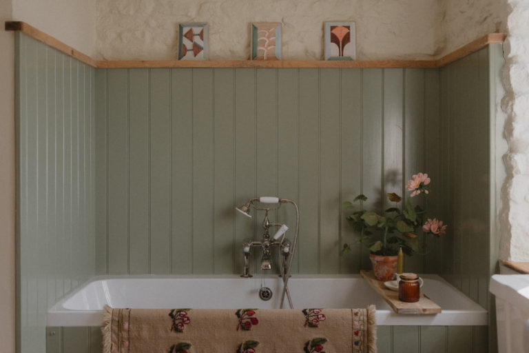 EMMANUEL GLOUCESTERSHIRE, GL54 - 4 - SHOOTFACTORY - OTHER UK HOUSES