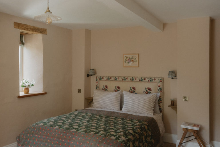 EMMANUEL GLOUCESTERSHIRE, GL54 - 4 - SHOOTFACTORY - OTHER UK HOUSES