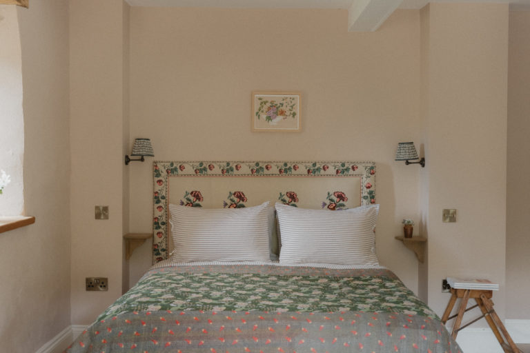 EMMANUEL GLOUCESTERSHIRE, GL54 - 4 - SHOOTFACTORY - OTHER UK HOUSES