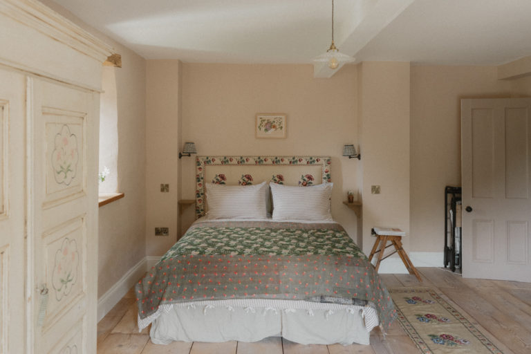 EMMANUEL GLOUCESTERSHIRE, GL54 - 4 - SHOOTFACTORY - OTHER UK HOUSES