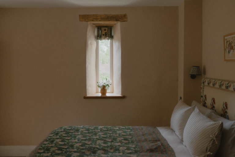 EMMANUEL GLOUCESTERSHIRE, GL54 - 4 - SHOOTFACTORY - OTHER UK HOUSES