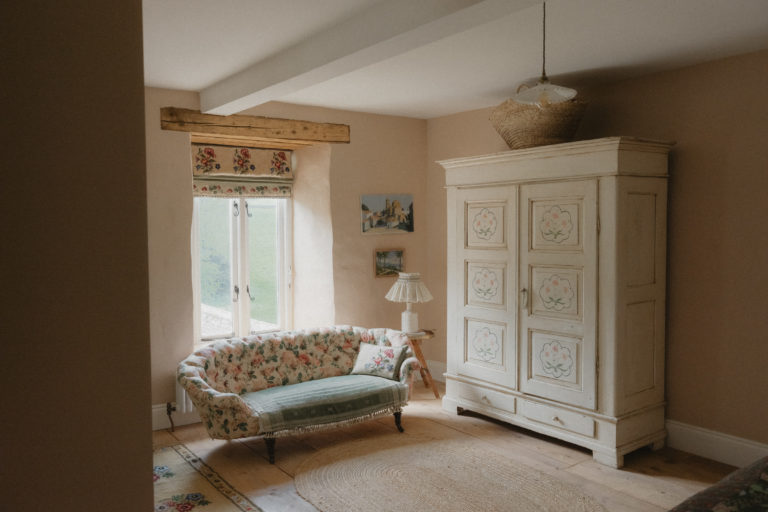 EMMANUEL GLOUCESTERSHIRE, GL54 - 4 - SHOOTFACTORY - OTHER UK HOUSES