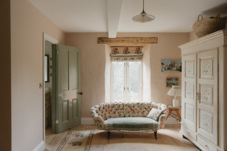 EMMANUEL GLOUCESTERSHIRE, GL54 - 4 - SHOOTFACTORY - OTHER UK HOUSES