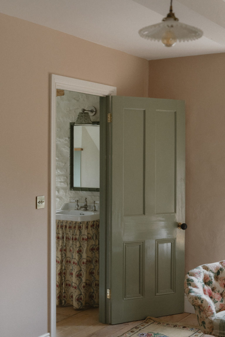 EMMANUEL GLOUCESTERSHIRE, GL54 - 4 - SHOOTFACTORY - OTHER UK HOUSES