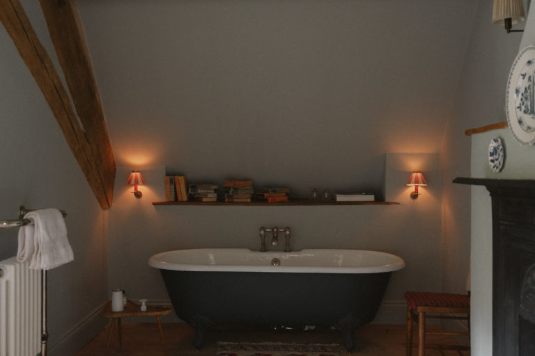 EMMANUEL GLOUCESTERSHIRE, GL54 - 4 - SHOOTFACTORY - OTHER UK HOUSES