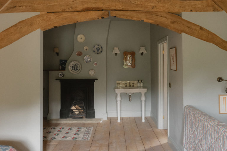 EMMANUEL GLOUCESTERSHIRE, GL54 - 4 - SHOOTFACTORY - OTHER UK HOUSES