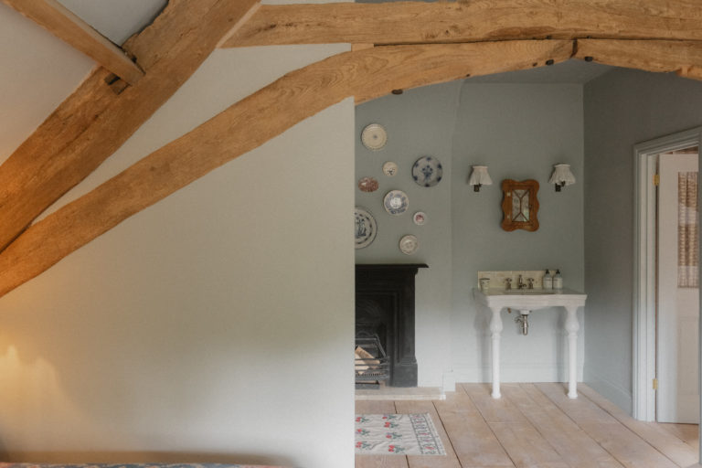 EMMANUEL GLOUCESTERSHIRE, GL54 - 4 - SHOOTFACTORY - OTHER UK HOUSES