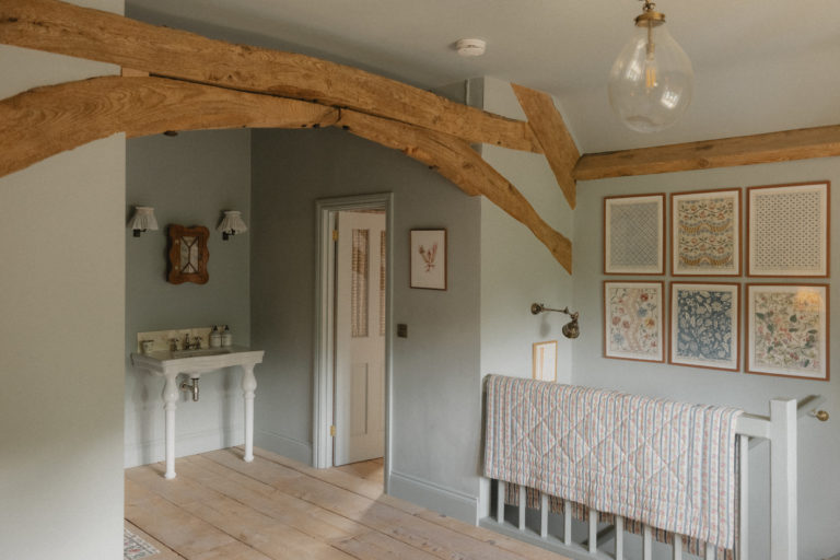 EMMANUEL GLOUCESTERSHIRE, GL54 - 4 - SHOOTFACTORY - OTHER UK HOUSES
